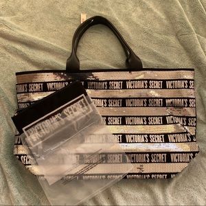 🐳 Victoria’s Secret sequin tote with matching wristlet